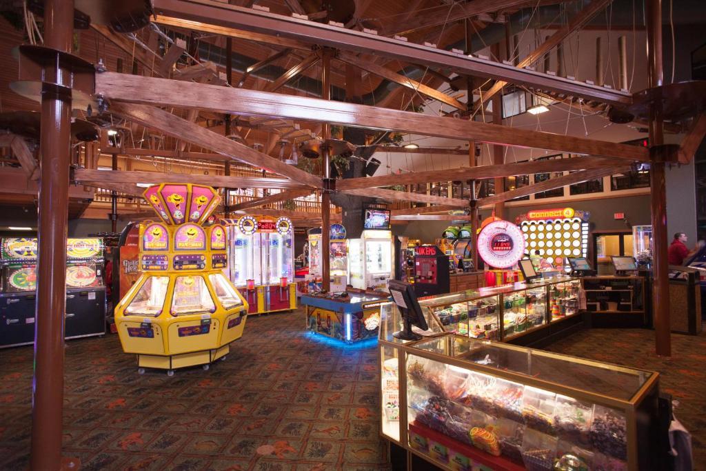 Club Wyndham Glacier Canyon Wisconsin Dells Exterior photo